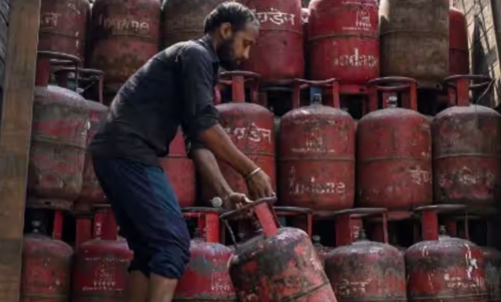 বুক করার আড়াই দিনের মধ্যেই পাওয়া যাবে গ্যাস, আশ্বাস কেন্দ্রের