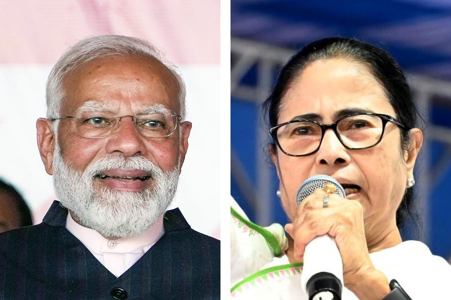 ব্রিগেডে মোদির সভা , সরকারি মঞ্চে আমন্ত্রণ মমতাকে