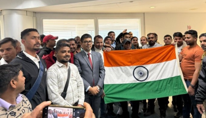 স্বস্তির নিঃশ্বাস, অগ্নিগর্ভ মধ্যপ্রাচ্য থেকে ফিরলেন ভারতীয়রা