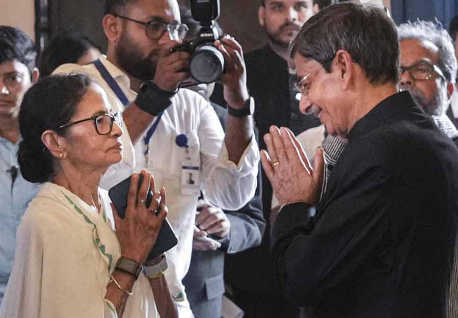 বাংলাকে ভালোবাসলে বাংলাও ভালোবাসবে , নয়া রাজ্যপালকে সৌজন্যের বার্তা মমতার