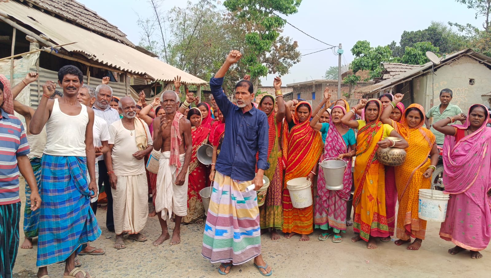 সীমান্ত পেরিয়ে বিহার থেকে আনতে হচ্ছে জল! নিজ রাজ্যে বঞ্চনার অভিযোগে ফুঁসছে কুশল গ্রাম