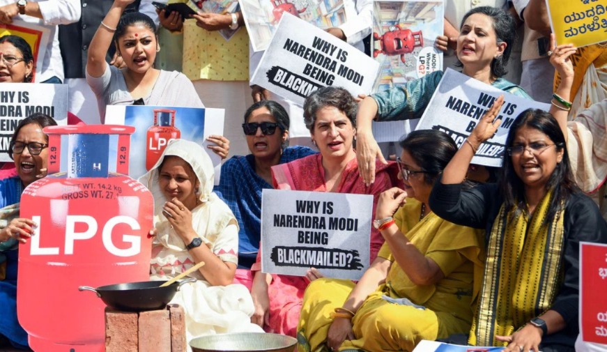 জ্বলছে মধ্যপ্রাচ্য, সংসদে ‘মোদিজি এলপিজি' স্লোগান বিরোধীদের