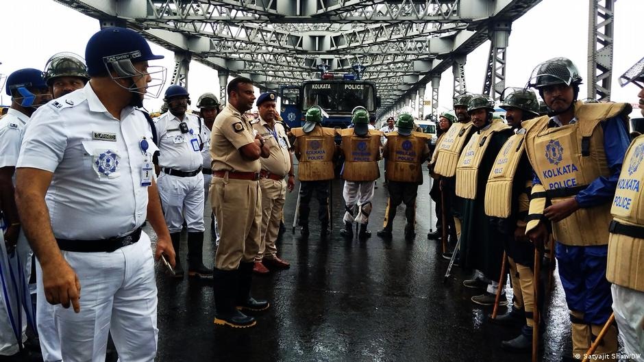ভোটে অশান্তি ঠেকাতে কড়া নজরদারি কমিশনের , বাড়ছে পুলিশ পর্যবেক্ষক