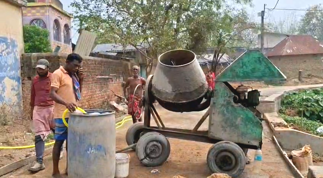 ঈদের জন্য ৩০ হাজার চাঁদার তোলাবাজি, না দেওয়ায় ঠিকাদারকে বেধড়ক মারধর 'দুধেল গাইদের'
