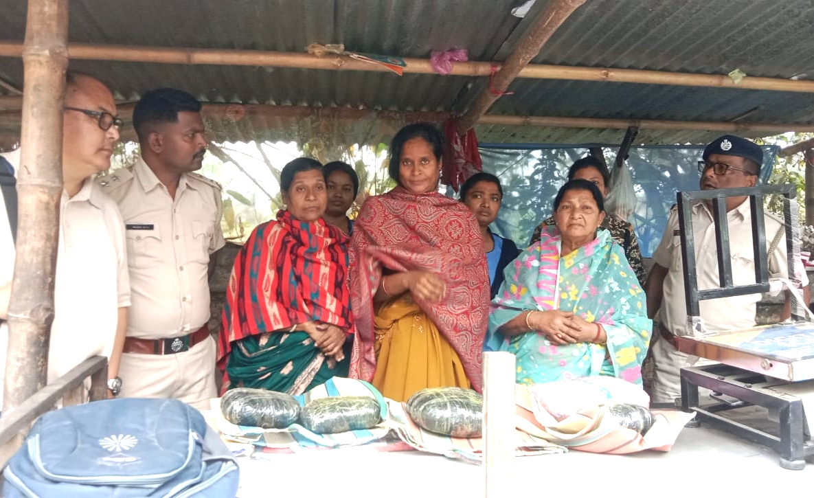 মাদক পাচারে এবার মহিলা বাহিনী! কোচবিহারে ৫ কেজি গাঁজাসহ পাকড়াও ৩
