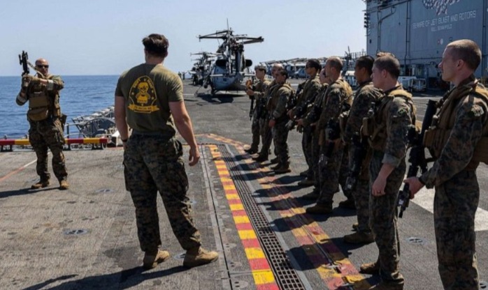 মধ্যপ্রাচ্যে অতিতিক্ত ২৫০০ নৌসেনা ও যুদ্ধজাহাজ মোতায়েন আমেরিকার