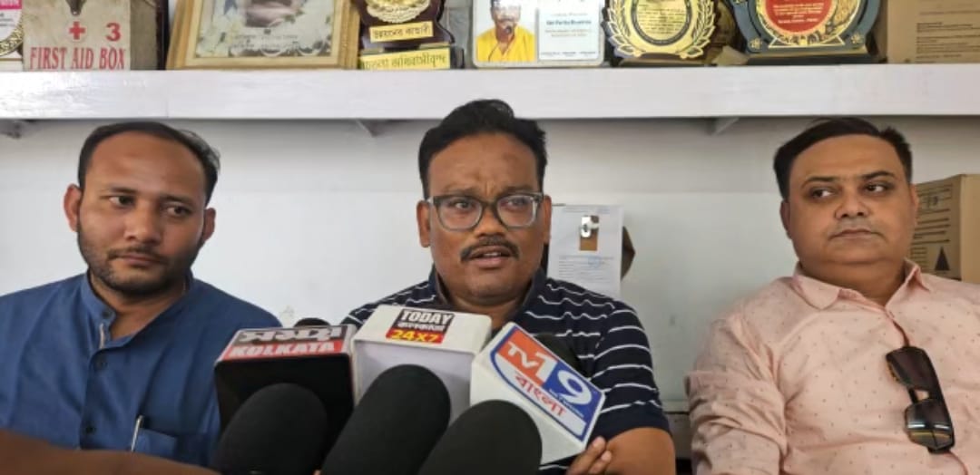 রাজ্যজুড়ে গ্যাসের জোগানে অনিশ্চয়তা , স্বস্তির আশ্বাস বারাসাতের ডিস্ট্রিবিউটরের