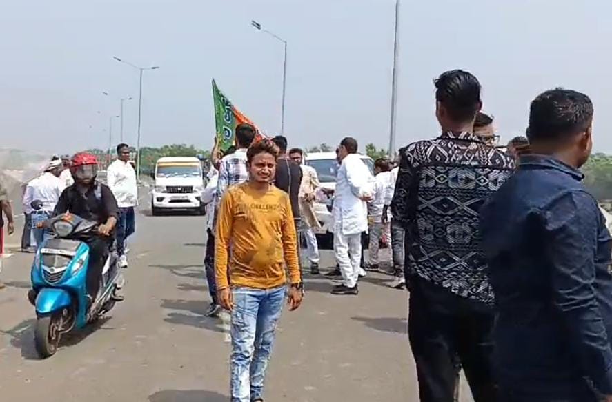 ব্রিগেডে প্রধানমন্ত্রীর জনসমাবেশ , ব্যারাকপুর থেকে ঝাঁকে ঝাঁকে রওনা বিজেপি কর্মী - সমর্থকদের