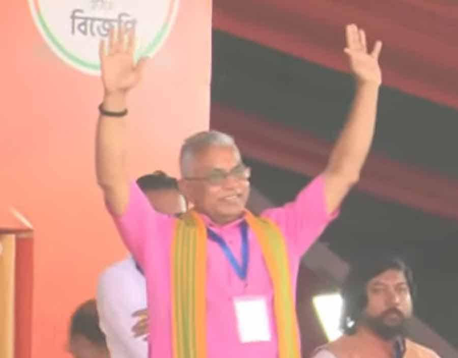 চোর - ডাকাতের সরকারকে বিদায় দিন , ব্রিগেডের মঞ্চ থেকে তৃণমূলকে তোপ দিলীপের