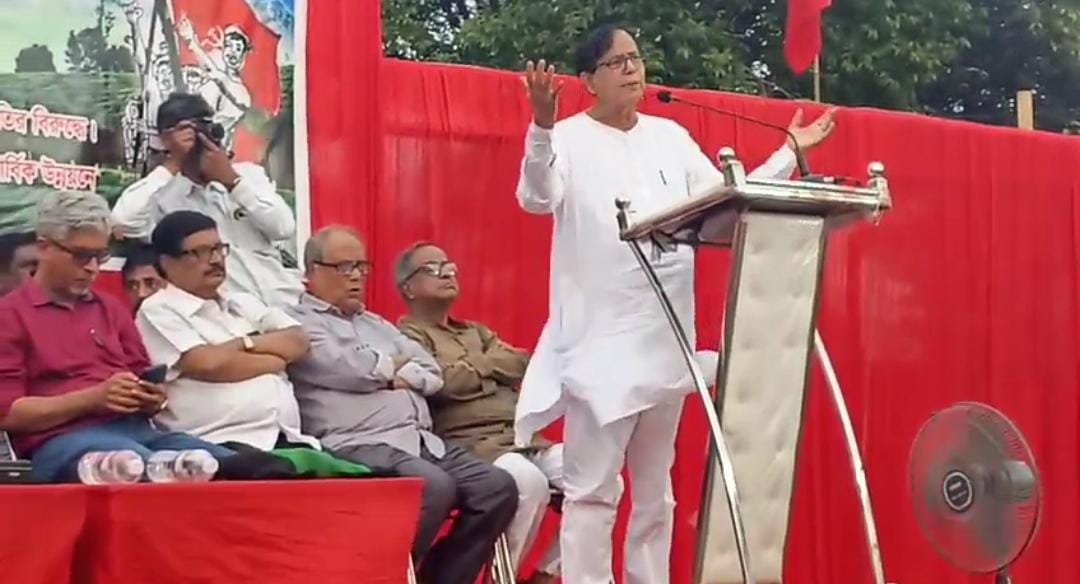 রাজনীতি হবে মানুষের স্বার্থে , ক্ষমতা ফলানোর জন্য নয় , শাসক - বিরোধীকে একযোগে তোপ সেলিমের