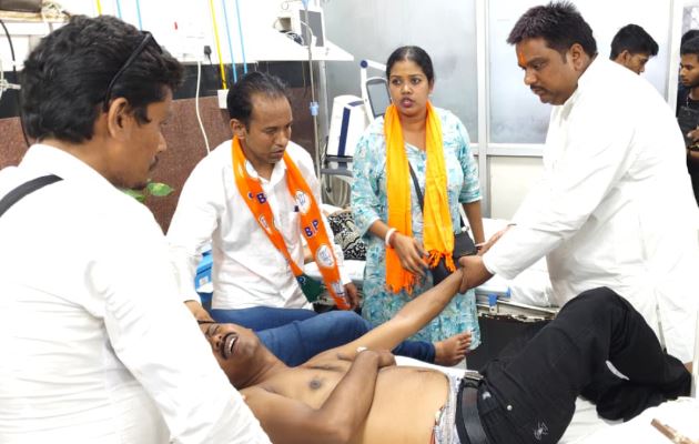 মোদির সভায় যাওয়ার পথে হামলা , জগদ্দলে আক্রান্ত বিজেপি কর্মীরা