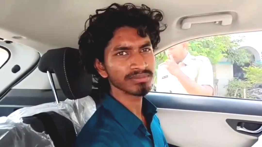 নাবালিকা প্রেমিকাকে মায়াপুরের হোটেলে নিয়ে গিয়ে দিনভর উদ্যাম ফুর্তি, শখ মিটতেই ভিডিও ভাইরাল করলো সনাতনী প্রেমিক