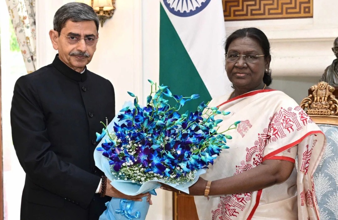 রাষ্ট্রপতির সঙ্গে সাক্ষাৎ পশ্চিমবঙ্গের নয়া রাজ্যপাল আরএন রবির, চর্চা তুঙ্গে রাজনৈতিক মহলে