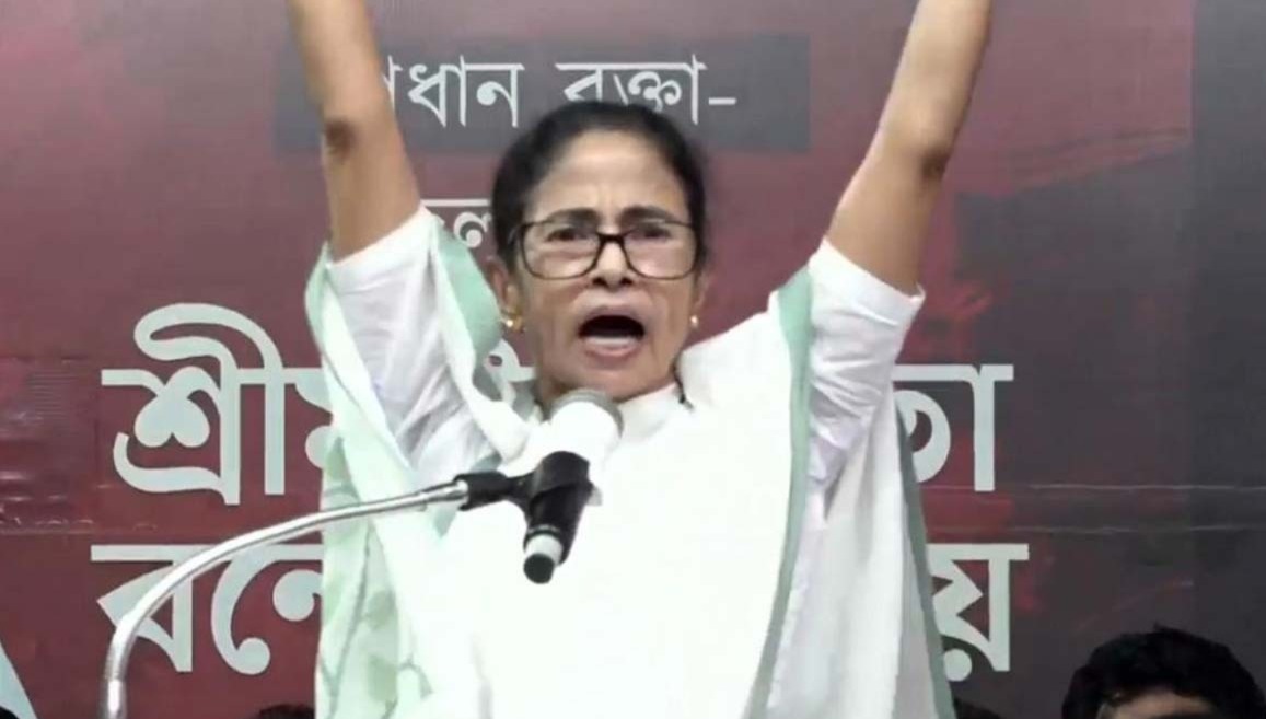 “মধ্যরাতে একজন বাঙালি মহিলা মুখ্যসচিবকে সরিয়ে দিলেন”, কমিশনকে তুলধনা মুখ্যমন্ত্রীর