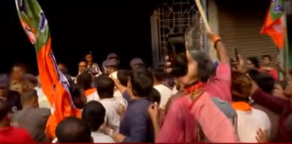শশী পাঁজার বাড়িতে হামলা বিতর্ক, গিরিশ পার্ক থানার সামনে বিক্ষোভ বিজেপির