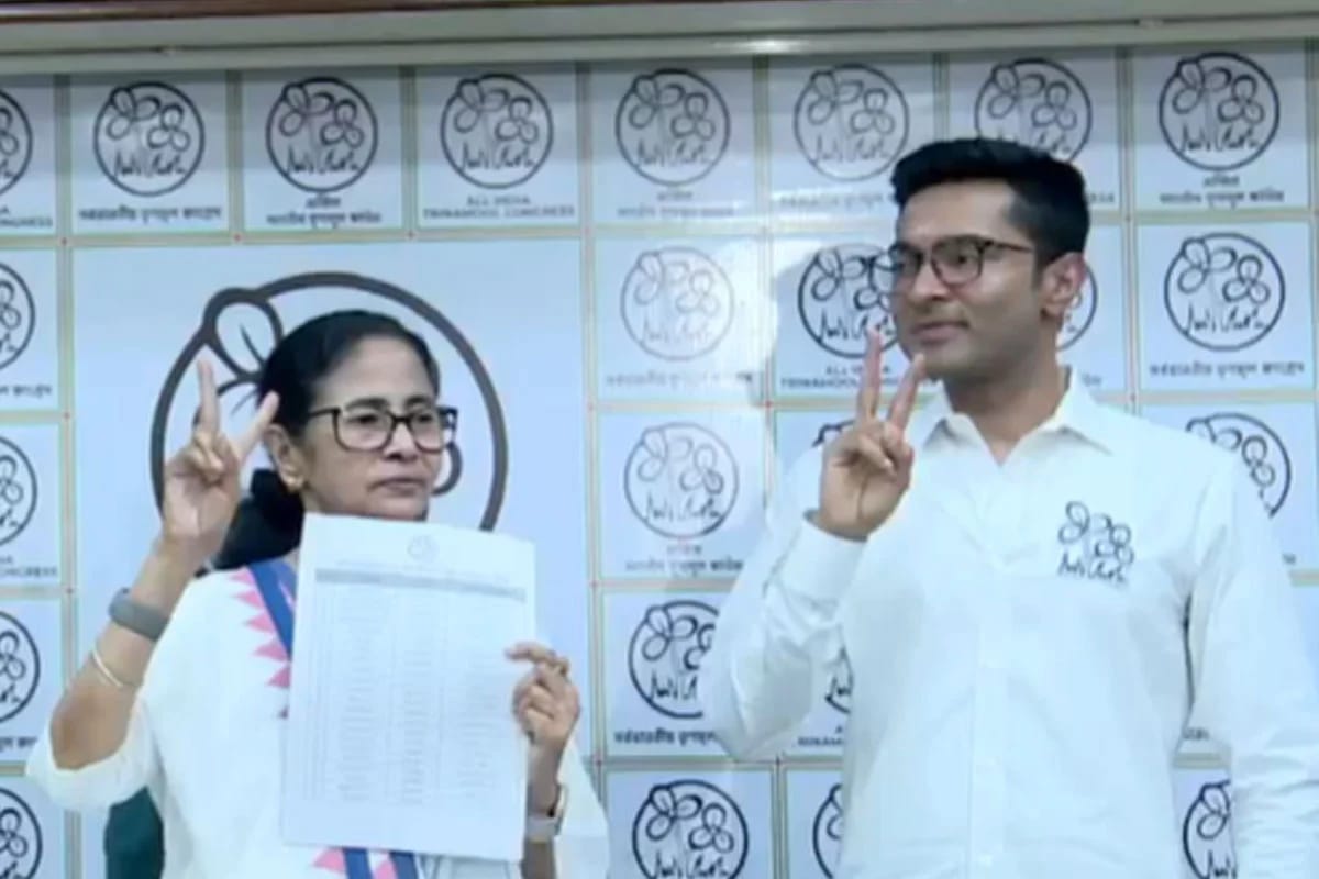 মেঘের আড়াল থেকে না লড়ে সামনা সামনি এসে লড়ুন , কমিশন - বিজেপিকে একযোগে আক্রমণ মমতার