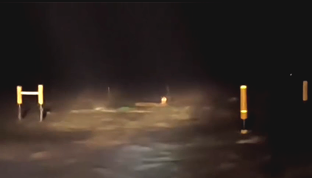 বিধ্বংসী ঝড়ে কাকদ্বীপ ঘাটে উল্টে গেল নৌকা, দীর্ঘক্ষণের চেষ্টায় উদ্ধার মাঝি