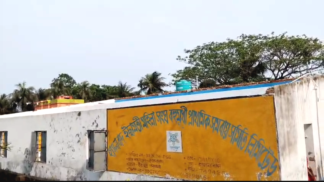 ঝড়ের তাণ্ডবে উড়ল সমবায়ের ছাদ, নষ্ট গুরুত্বপূর্ণ নথি! দিশেহারা হাসনাবাদের ৪৫০ জন মহিলা সদস্য