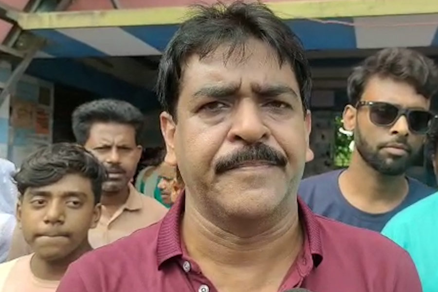 বামনঘাটায় ভয়াবহ দুর্ঘটনা, তৃণমূল বিধায়কের গাড়ির ধাক্কায় প্রাণ গেল যুবকের