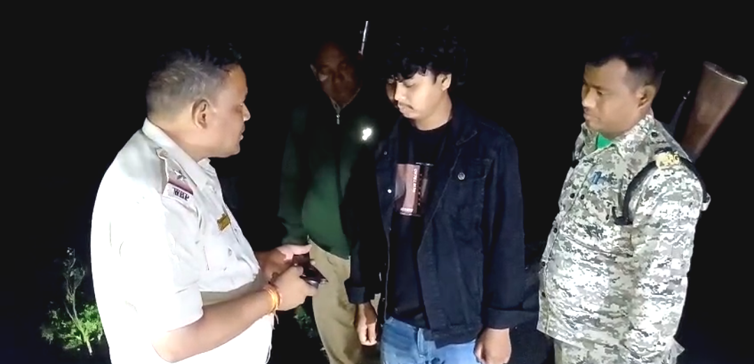 ভোটের আগে বড় সাফল্য! শিলদুয়ার থেকে আগ্নেয়াস্ত্র ও গুলি-সহ পুলিশের জালে যুবক