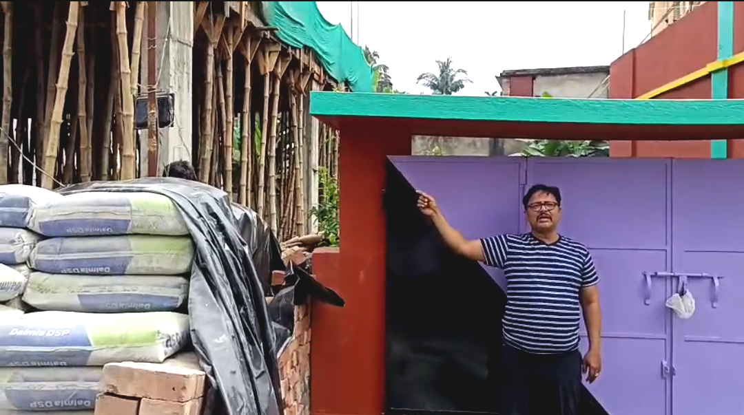 ১৪৪ ধারা শুধু খাতায়-কলমে? হালিশহরে প্রশাসনের ‘অসহযোগিতা’য় ভিটে হারাচ্ছেন পরিবার, কাঠগড়ায় বিদ্যুৎ দফতরও