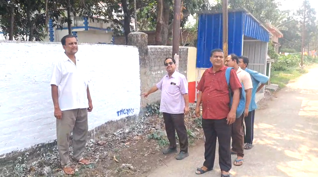 দেওয়াল দখল ঘিরে উত্তেজনা ভাটপাড়ায়! সিপিএমের লিখন মুছে তৃণমূলের নাম বসানোর অভিযোগ ৭ নম্বর ওয়ার্ডে