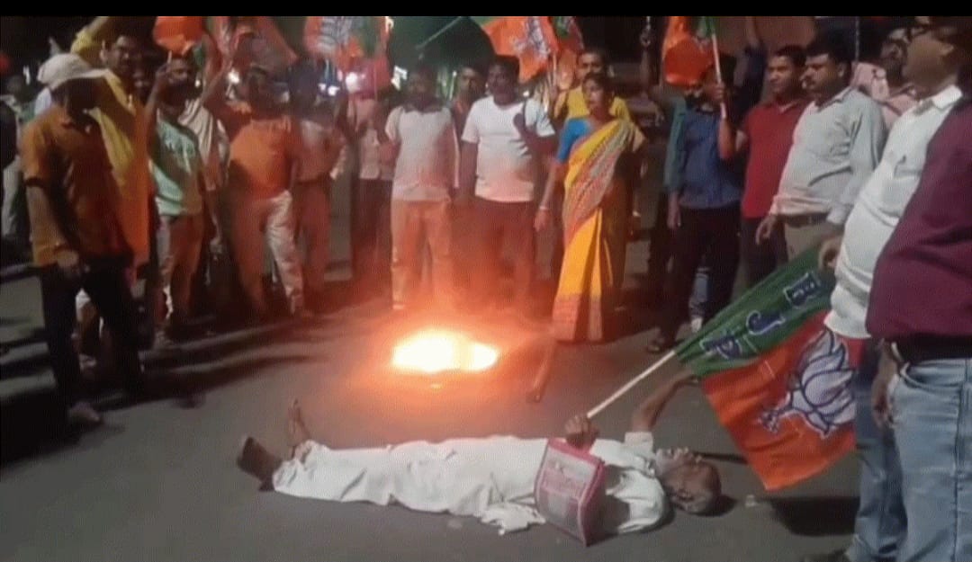 বিজেপির প্রার্থী তালিকা ঘিরে অসন্তোষ , কালনায় রাস্তায় নেমে কর্মীদের প্রতিবাদ