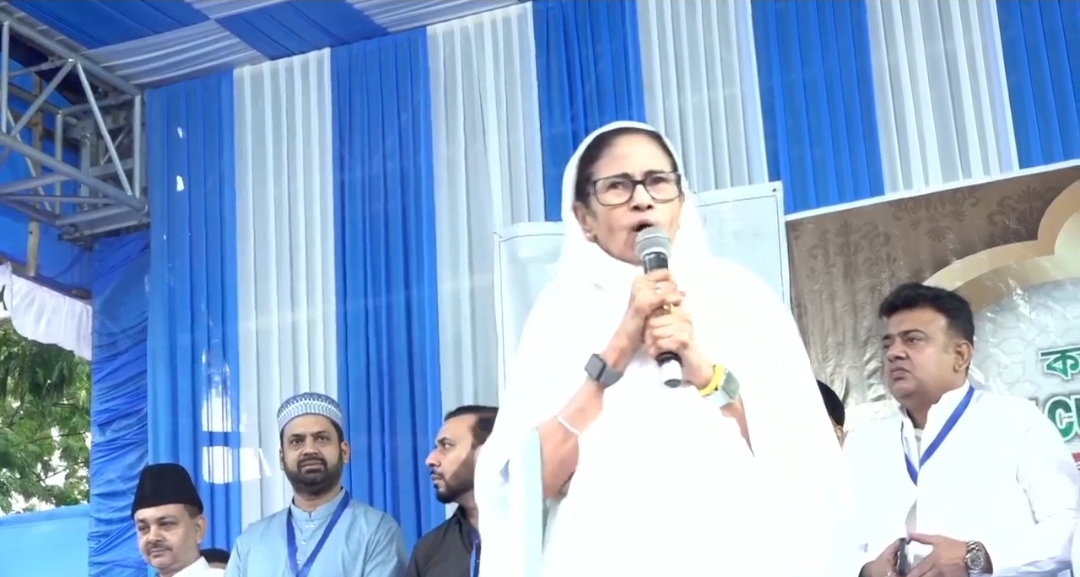 দেশে এলেই নাম কাটার কথা মনে পড়ে , রেড রোড থেকে মোদিকে SIR তোপ মমতার