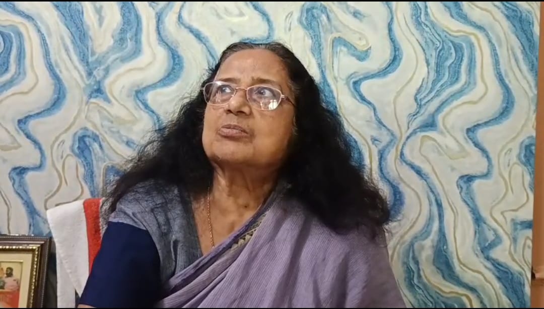 মমতার ধর্ণামঞ্চে অপমান , অভিমানে দল ছাড়ছেন তৃণমূল বিধায়িকা মঞ্জু বসু