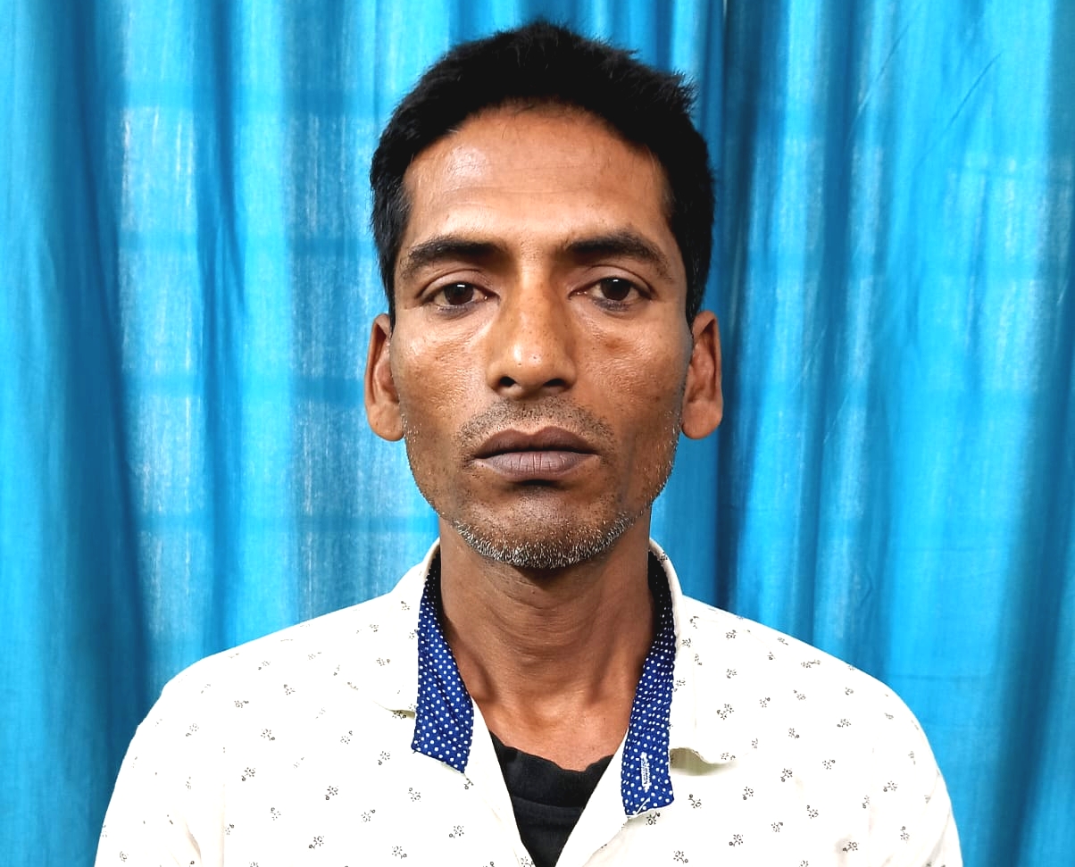 সীমান্তে মাদক পাচারের বড়সড় ছক বানচাল! ৮০৫ বোতল ফেনসিডিল-সহ পুলিশের জালে ১