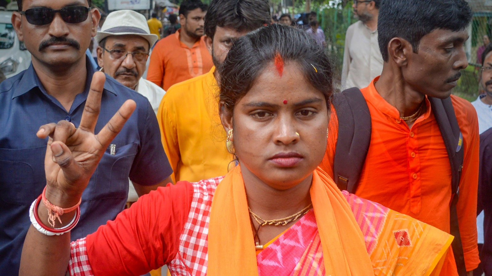 রেখা পাত্রকে প্রার্থী করায় বিজেপির অন্দরে ক্ষোভ , সল্টলেক কার্যালয়ে বিক্ষোভ কর্মীদের