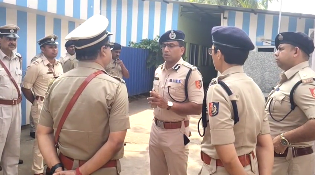 জেলায় ভোটের আগে কড়া অবস্থানে পুলিশ , হুমকি-হুশিয়ারিতে ‘জিরো টলারেন্স’