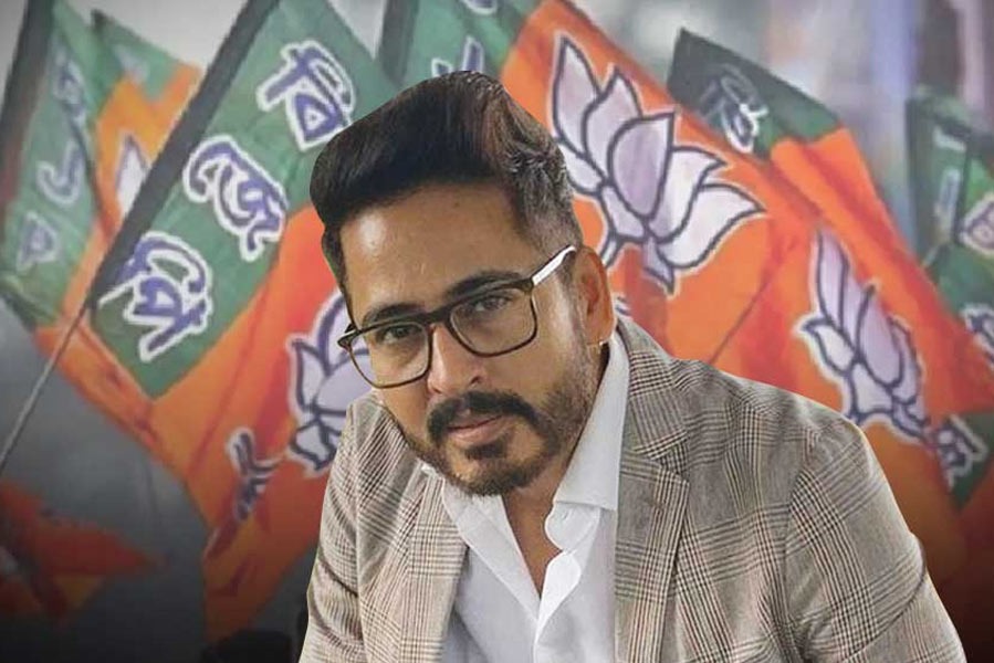 হিন্দুত্বের ধ্বজ লাগানো মিছিল আটকাতে পারে না পুলিশ , প্রচারে বেরিয়ে বাধার মুখে বিজেপি প্রার্থী হিরণ