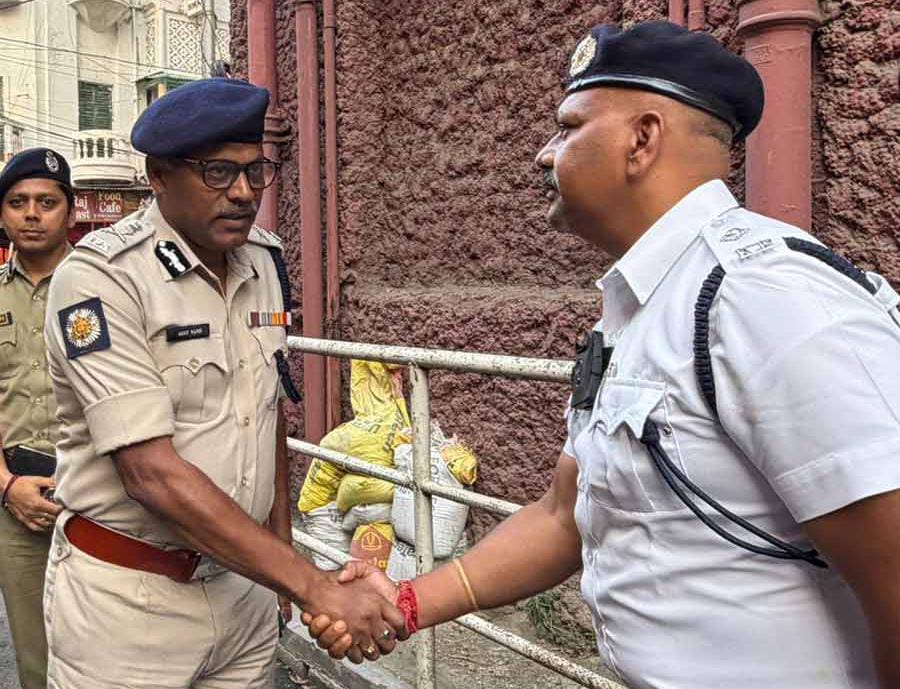 হিংসামুক্ত ভোটে জোর , থানায় থানায় ব্রিফিং পুলিশ কমিশনারের