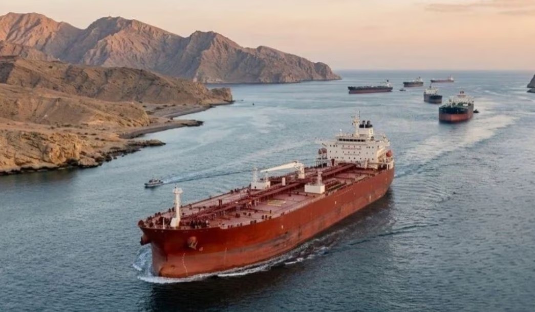 হরমুজ প্রণালী দিয়ে জাহাজ চলাচলের ফি ২ মিলিয়ন ডলার, ভারতের থেকেও অর্থ আদায় ইরানের!