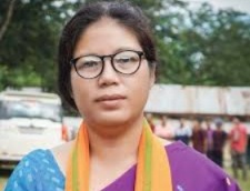 ভোটমুখী অসমে বড়সড় ধাক্কা বিজেপির, পদ্ম শিবির ছাড়লেন মন্ত্রী নন্দিতা গারলোসা