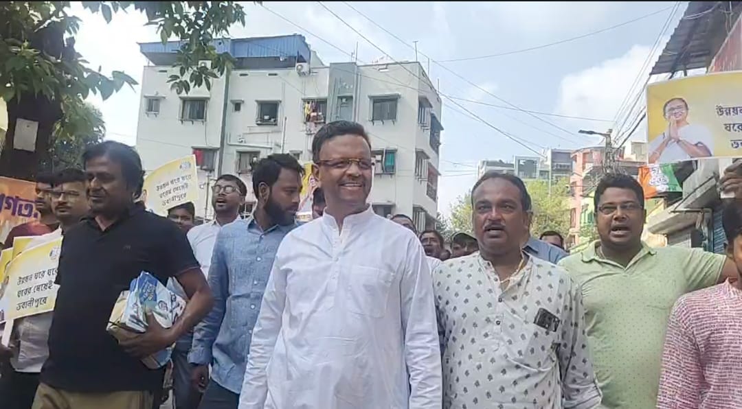৬০ হাজারের বেশি ভোটে জিতবেন মমতা বন্দ্যোপাধ্যায় , ভবানীপুরে প্রচারে নেমে আত্মবিশ্বাসী ফিরহাদ হাকিম