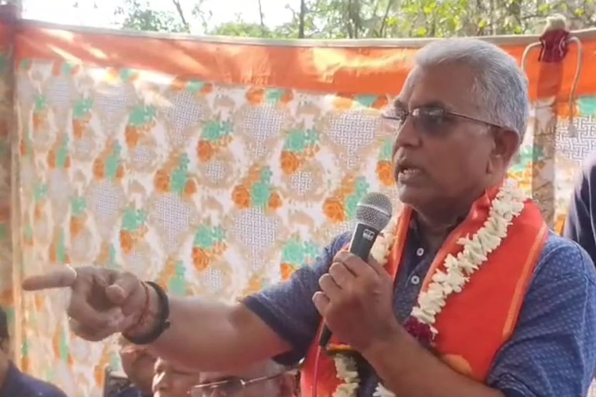 তোর বাপের গুলি?এমন দেখাবো না...পুলিশকে রগচটা মেজাজে হুঁশিয়ারি দিলীপের