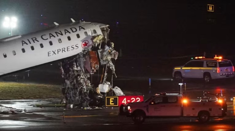 নিউ ইয়র্কের বিমানবন্দরে ভয়াবহ দুর্ঘটনায় মৃত ২, প্রকাশ্যে প্রাথমিক তদন্ত রিপোর্ট