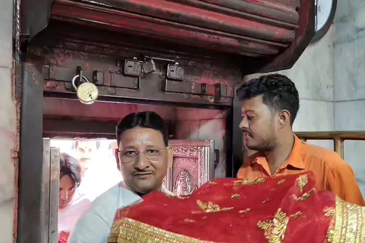 ভেদাভেদ নয় , সম্প্রীতির বার্তা , তারাপীঠে পুজো দিয়ে প্রচার শুরু কাজল শেখের