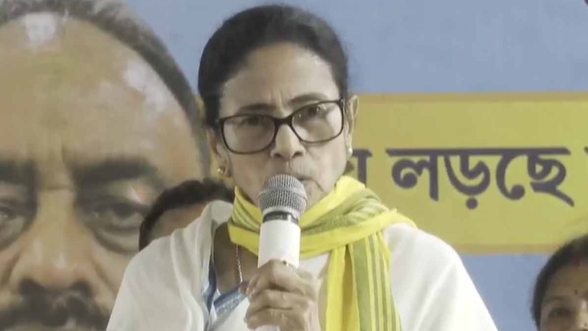 “যাঁরা মানুষের ওপর অত্যাচার করে তাঁদের জলে ডুবে মরা উচিত”, মমতার নিশানায় বিজেপি