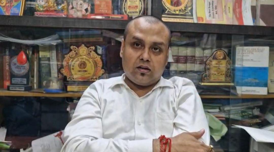 ব্যস্ত সময়ে পথ অবরোধের অভিযোগ , বিজেপি নেতাকে প্রেম পত্র পাঠালো পুলিশ