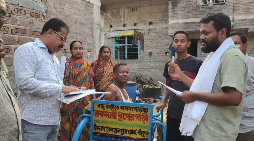 বাড়ি বাড়ি গিয়ে হিসাব নিচ্ছে তৃণমূল ,ভোটের আগে প্রচারের নয়া কৌশল ঘাসফুল শিবিরের