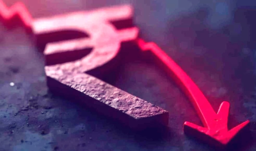 টাকার দরে ৯৪-এর গণ্ডি পার, ১ ঘণ্টায় ভ্যানিশ ৭ লক্ষ কোটি