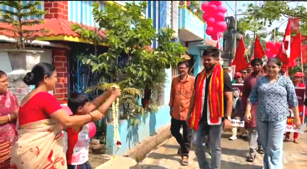 ভোটের মুখে তপ্ত মহেশতলা! বাম প্রার্থী সায়ন ব্যানার্জীর কাছে বেকারত্ব নিয়ে সরব আমজনতা