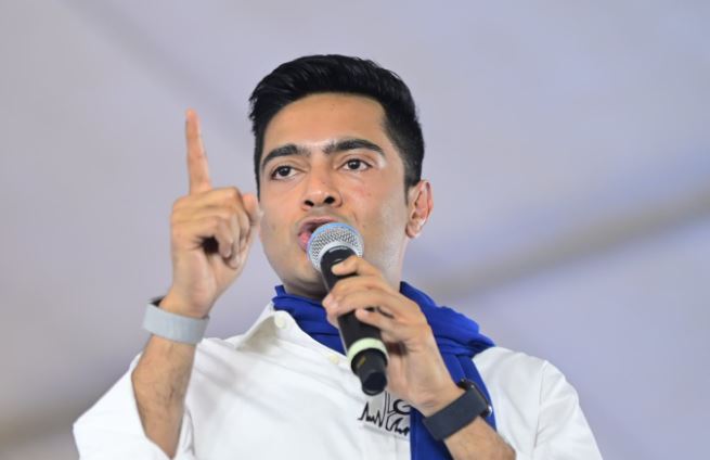 ক্ষমতা থাকলে কেন্দ্রের নিরাপত্তা ছাড়ুন , নওদার সভা থেকে অধীর - হুমায়ুনকে প্রকাশ্যে চ্যালেঞ্জ অভিষেকের