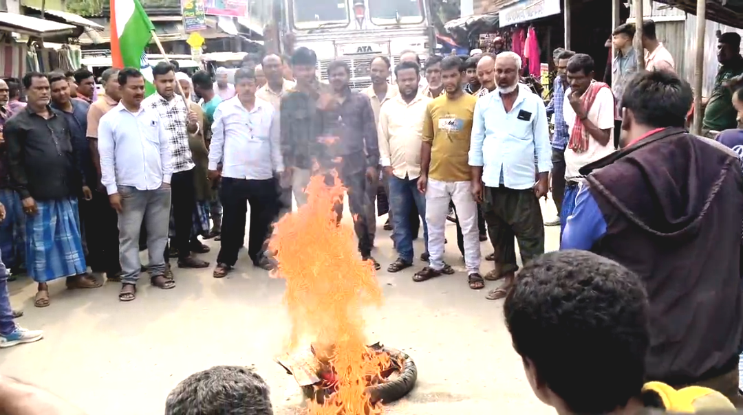 ভোটার তালিকায় অদৃশ্য শয়ে শয়ে নাম! দিনহাটায় নির্বাচনী আধিকারিকের বিরুদ্ধে ক্ষোভের আগুন