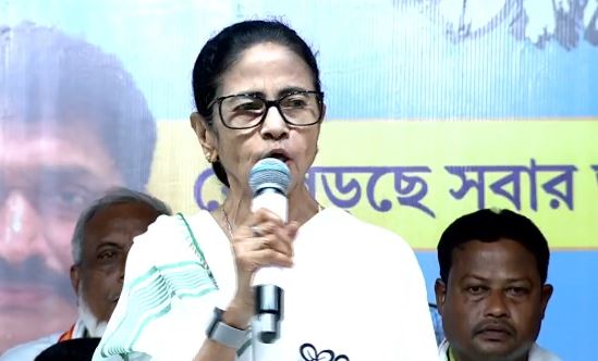 আমরা হারলে আপনাদের মাছ - মাংস খাওয়া বন্ধ হয়ে যাবে , মেদিনীপুরের সভা থেকে বিজেপিকে নিশানা মমতার