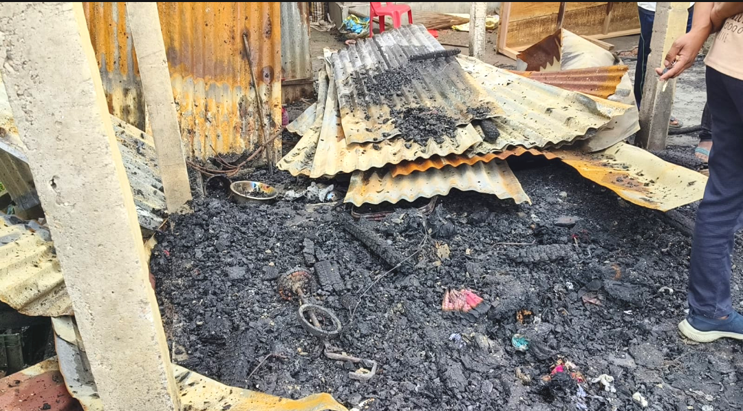 সব হারালেন সবজি বিক্রেতা! ভয়াবহ অগ্নিকাণ্ডে ভস্মীভূত বসতবাড়ি, পুড়ল গয়না থেকে জরুরি নথি
