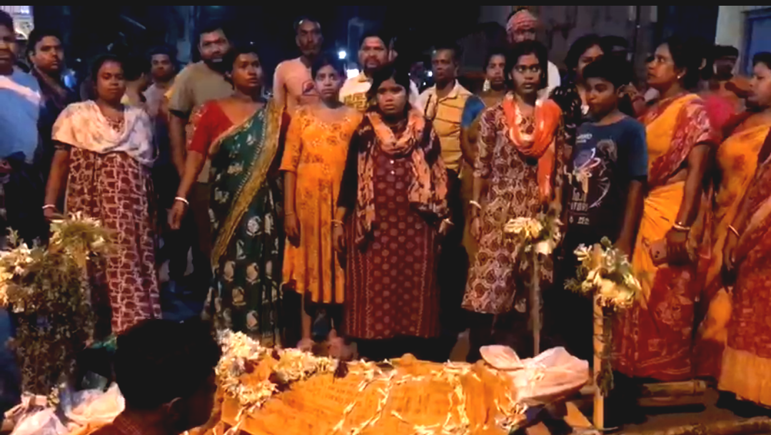 পথ দুর্ঘটনায় তৃণমূল কর্মীর মৃত্যুর ঘটনায় সমঝোতার প্রস্তাব! নেত্রীর বিরুদ্ধে ক্ষোভে ফেটে পড়ল নবদ্বীপ